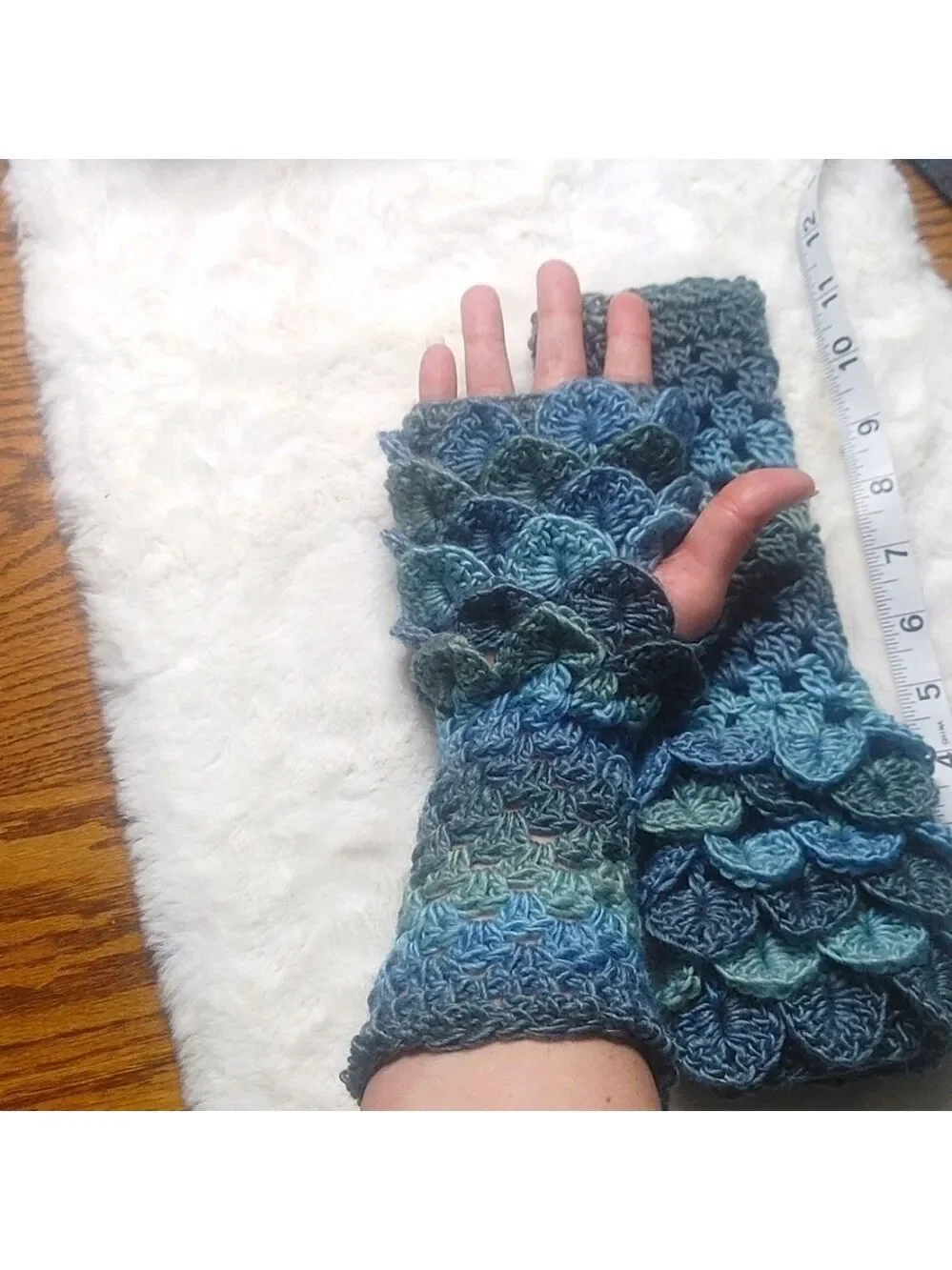 Just In! Handmade Dragonscale Fingerless Texting Gloves Wool Blue/Green